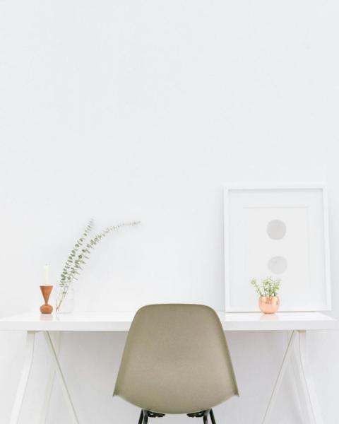 The Art of Decluttering: Finding Peace in Minimalism